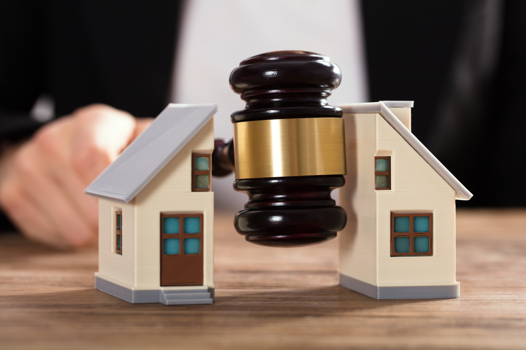 Judge’s gavel in between a separated house model